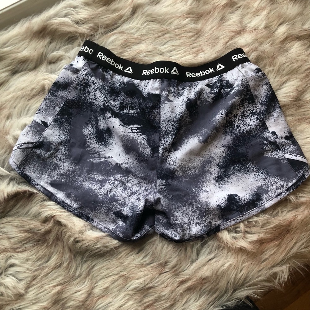 White & grey Reebok workout set - Picture 3 of 6